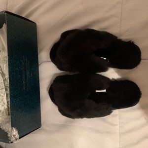 NWOT emu Australia slippers (urban outfitters)* NO BOX